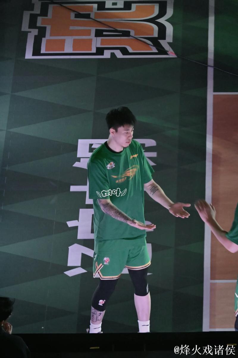 CBA-洛夫顿26+6张镇麟22分 上海狂胜广东40分